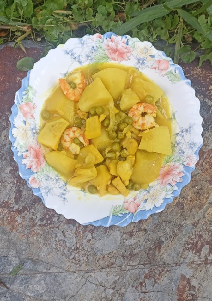 Una foto de Patatas con sepia y guisantes