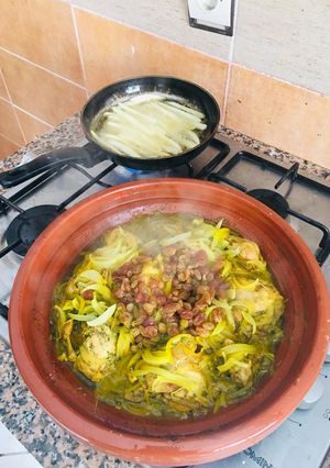 صورة لوصفة طاجين الدجاج بالزبيب