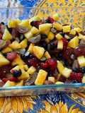 Salade de fruits rouges, ananas et raisin