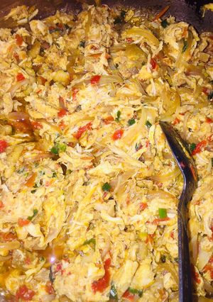 A picture of Shredded chicken sauce.
