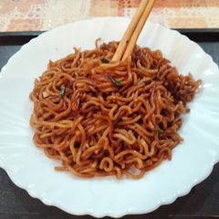 A picture of Soy sauce pan fried noodles.