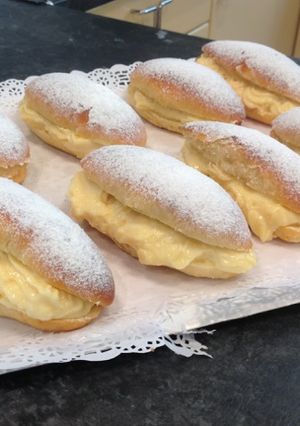 Una foto de Brioches de crema pastelera