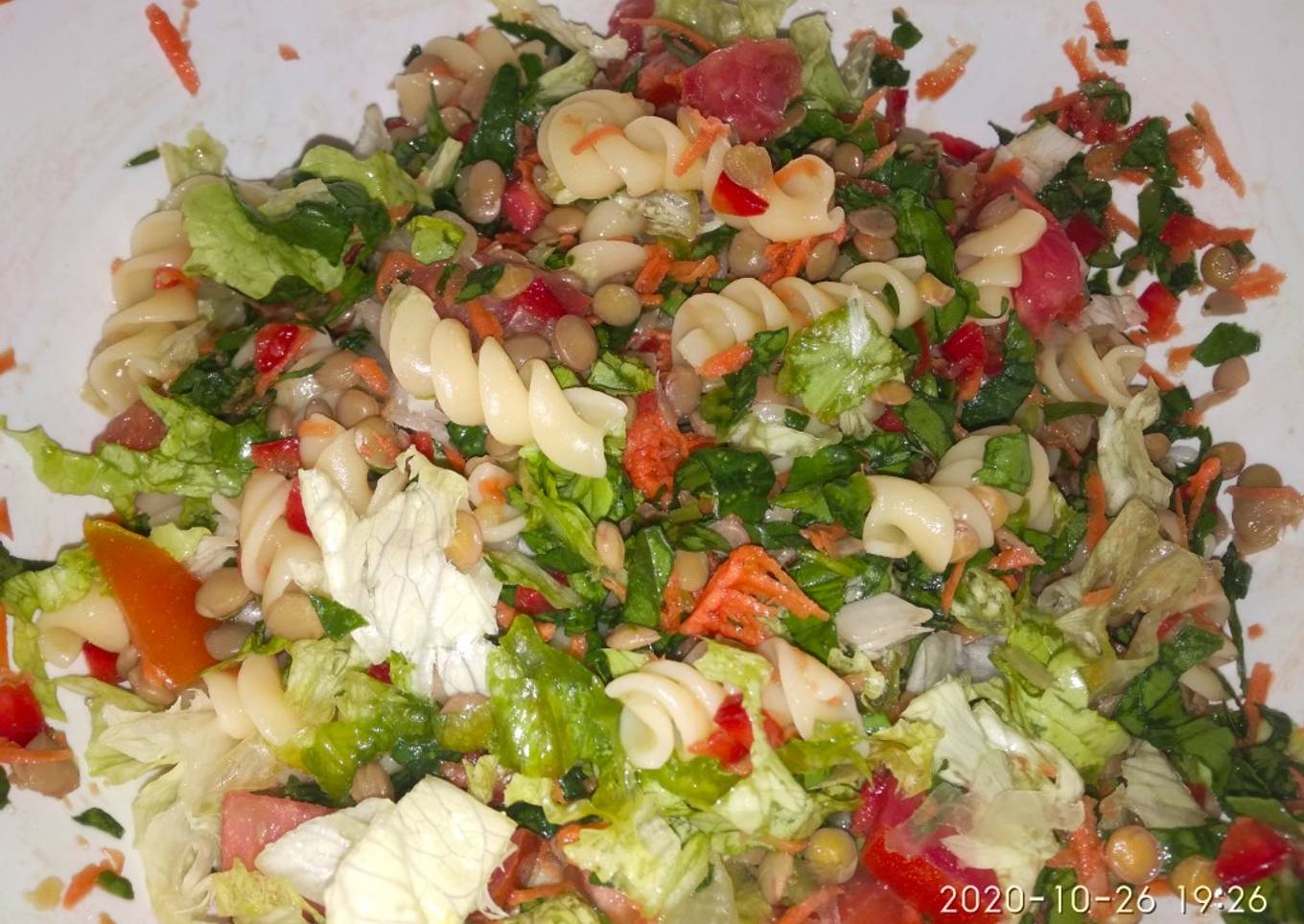 Ensalada de lentejas y tirabuzones