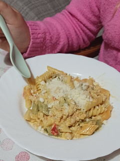Una foto de Pasta con pollo sabor burritos