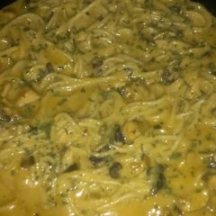 A picture of My Cheesy Chicken Alfredo w Mushrooms.