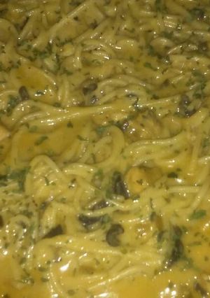 A picture of My Cheesy Chicken Alfredo w Mushrooms.