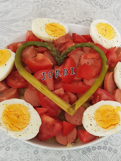 Una foto de Ensalada 🌹 Sant jordi 🌹 📒