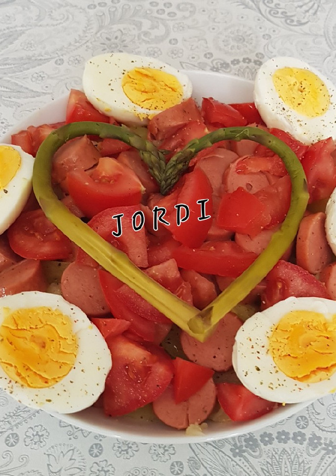 Una foto de Ensalada 🌹 Sant jordi 🌹 📒