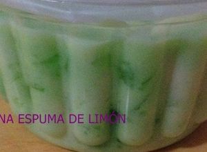 Una foto de Gelatina espuma de limón