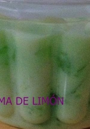 Una foto de Gelatina espuma de limón