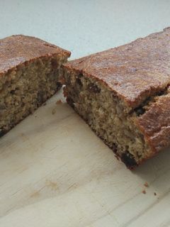 Una foto de Bizcocho de avena y naranja con pasas y nueces