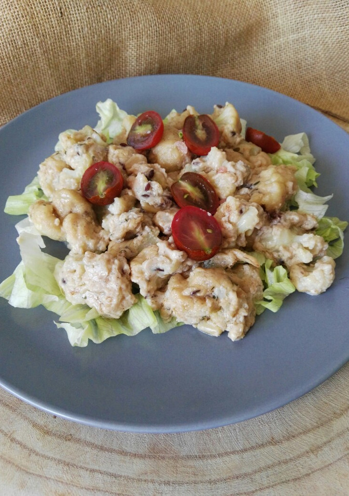 Una foto de Ensalada de coliflor con mantequilla de cacahuete