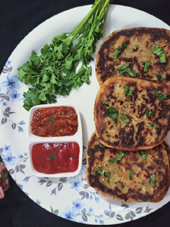 આલુ પીઝા સ્ક્વેર (Aalu Pizza Square recipe in Gujarati) રેસીપી મુખ્ય ફોટો