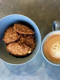 Una foto de Galletas de avena y banana. En microondas
