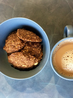 Una foto de Galletas de avena y banana. En microondas