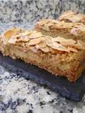 Gevulde speculaas o pastel holandés especiado relleno de crema de almendras
