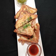 A picture of French Toast.