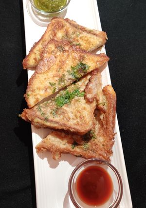 A picture of French Toast.
