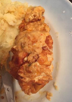 A picture of Chicken stuffed with soy sauce and cream cheese filling.