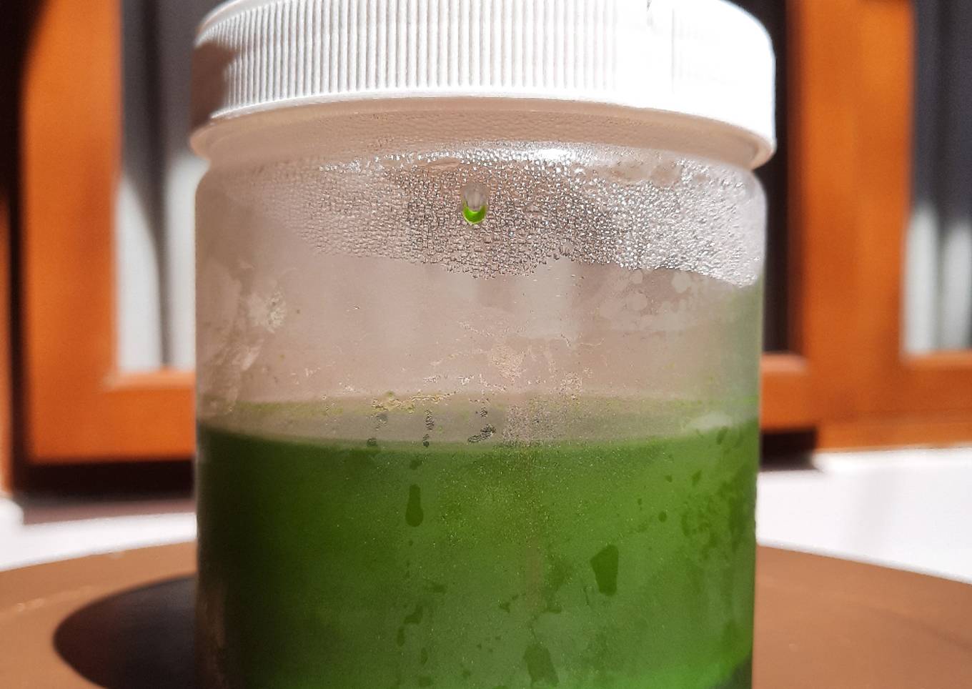 Endapan pandan suji untuk membuat nasi hijau
