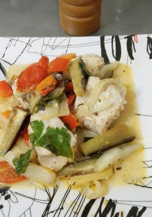 Una foto de Filet de atún al estragón, con verduras