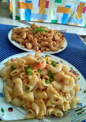 A picture of Cheese macaroni in white sauce.