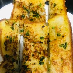 A picture of Cheesy garlic bread.