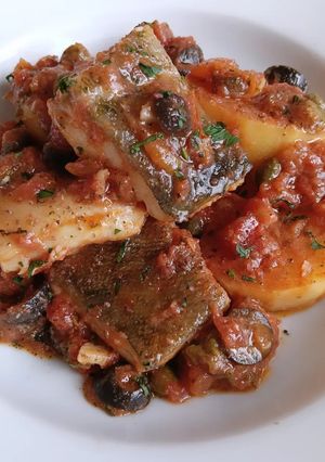 Una foto de Bacalao y patatas a la puttanesca