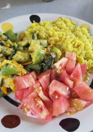 Una foto de Guiso de zapallo italiano y acelga con arroz árabe a mi manera