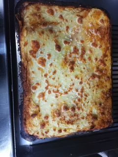 Una foto de Pastel de patatas y carne🥔🥔🍗🍖