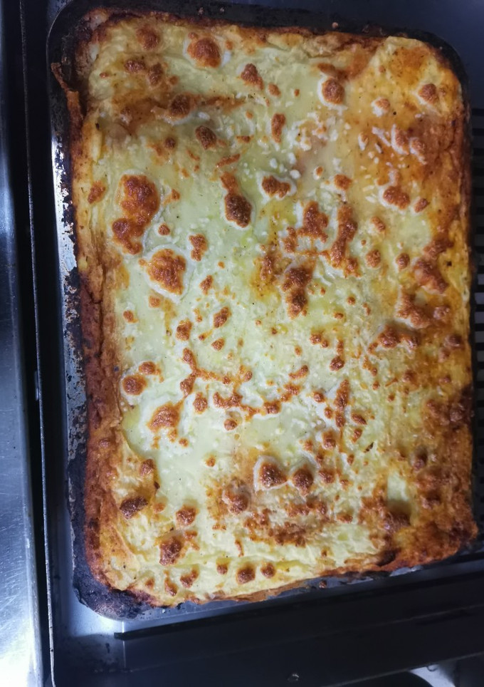 Una foto de Pastel de patatas y carne🥔🥔🍗🍖