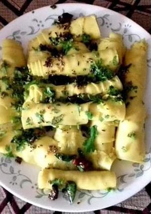 A picture of Khandvi.