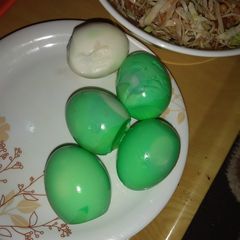 A picture of Coloured eggs.