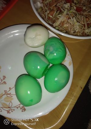 A picture of Coloured eggs.