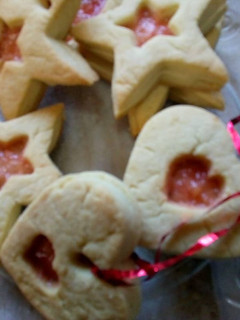 Una foto de Galletitas Navideñas con centro de caramelos