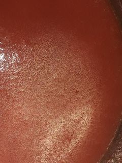صورة لوصفة صلصة الطماطم مخدومة في البيت بمكونات سهلة وبسيطة في متناول 🍅