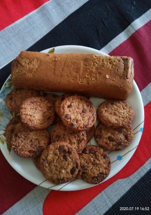 A picture of Chocolate cookies and roll.