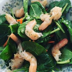 A picture of Shrimp spinach salad.