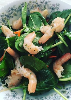 A picture of Shrimp spinach salad.