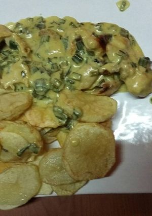 Una foto de Pollo al verdeo con papas