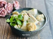 一張豆腐魚丸湯的照片