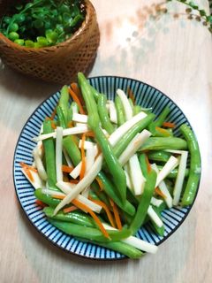 蒜香四季豆筊白筍 的食譜成品照片