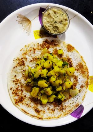 A picture of Davangere Loni (Butter) Dosa.