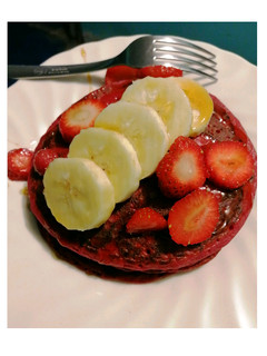 Una foto de Hot cakes de plátano y betabel