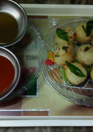 A picture of Crispy leftover rice balls.