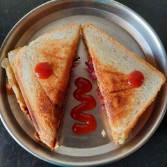 A picture of Beetroot veggie sandwich.
