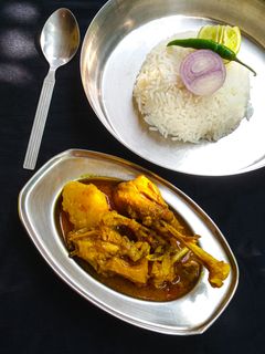 আলু দিয়ে দেশি মুরগির ঝোল (alu diye desi murgir jhol recipe in Bengali) রেসিপির প্রধান ছবি