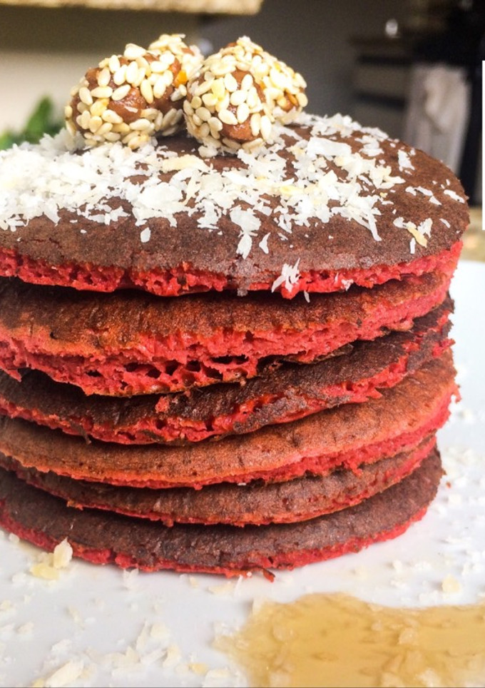 Una foto de Panquecas Red Velvet Saludables
