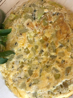 Una foto de Tortilla de calabacín con Albahaca