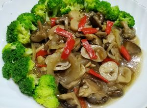 Foto resep Ca Jamur Shitake, Kancing feat Brokoli Rebus